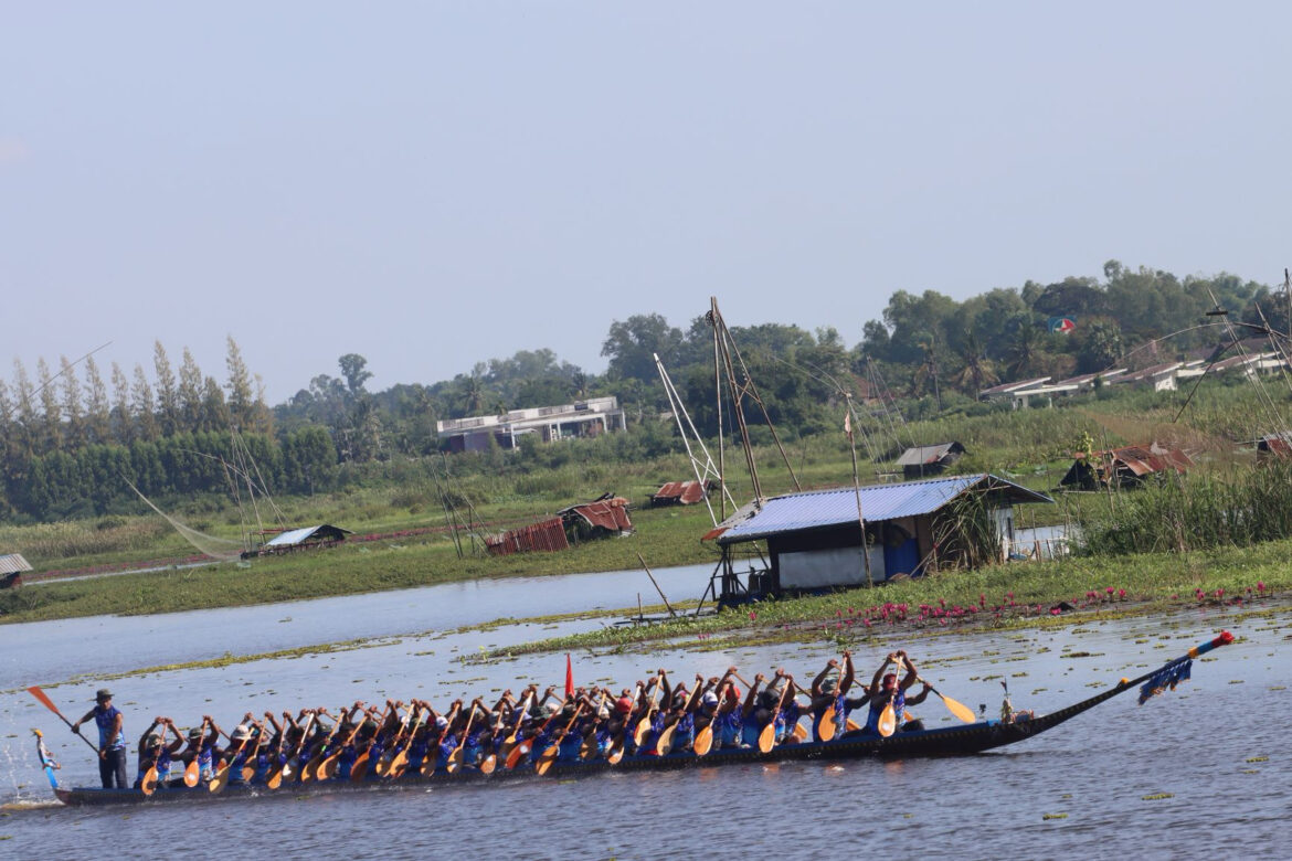 นายก อบจ.อุดรธานี เปิดงานแข่งขันเรือยาว ชิงถ้วยพระราชทานฯ ครั้งที่ 21 ริมลำน้ำปาว อ.กุมภวาปี