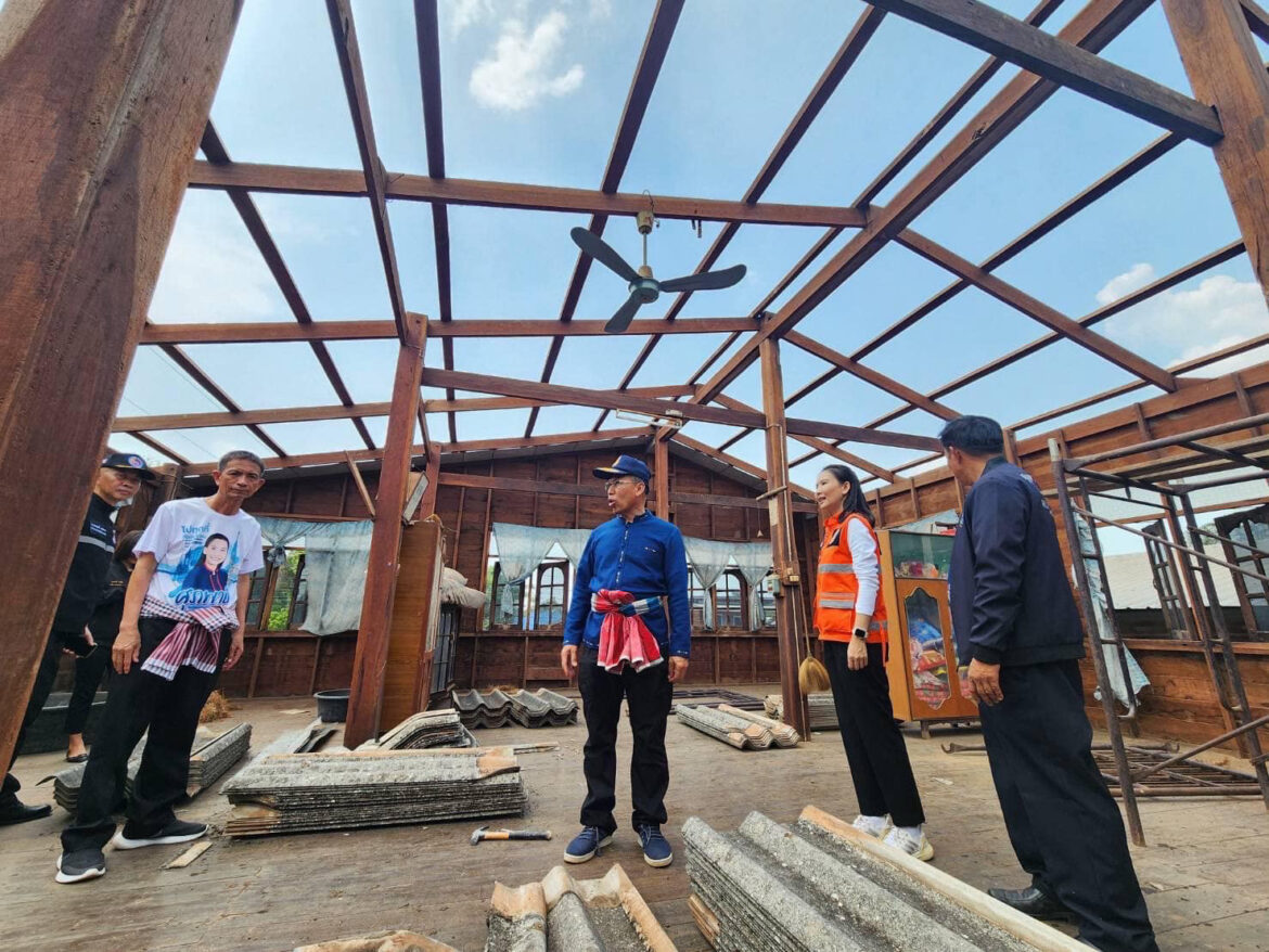 พ่อเมืองนครพนม นำภาคีเครือข่ายช่วยเหลือผู้ประสบเหตุวาตภัย กว่า 349 หลังคาเรือน